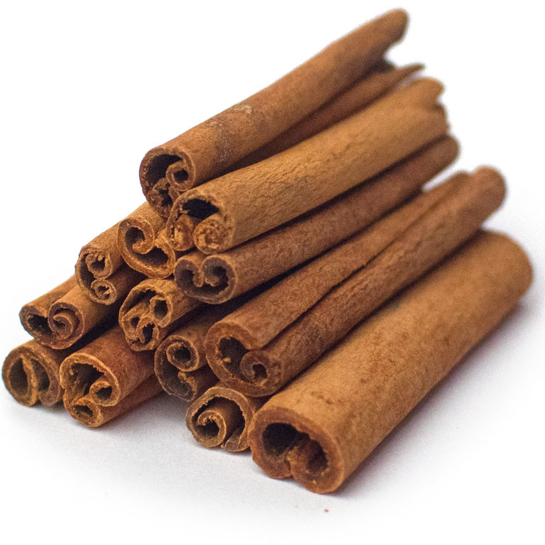 Especias y hierbas secas con sabor intenso para delicias culinarias
