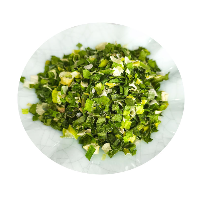 Verduras deshidratadas a granel Rolos de cebolla seca al aire 3*3mm 5*5mm Color natural No hay aditivos Max 7% humedad Envasado en cartón de alta calidad