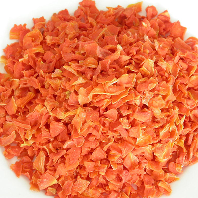 200% Vitamina A Chips de zanahoria seca Flocos de zanahoria deshidratados 3*3MM