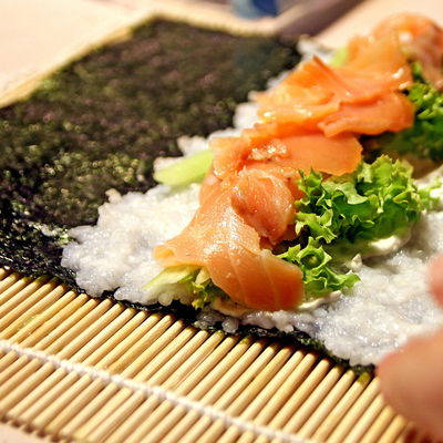 Alga marina asada de color verde oscuro Nori Disponibilidad Ingredientes de sushi rodante