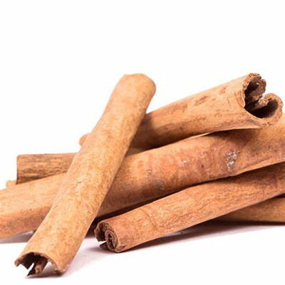 Bastones de canela seca y hierbas Cassia Canela para cocinar