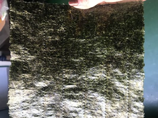 Hojas de alga marina verde oscuro de Nori del sushi de la categoría alimenticia